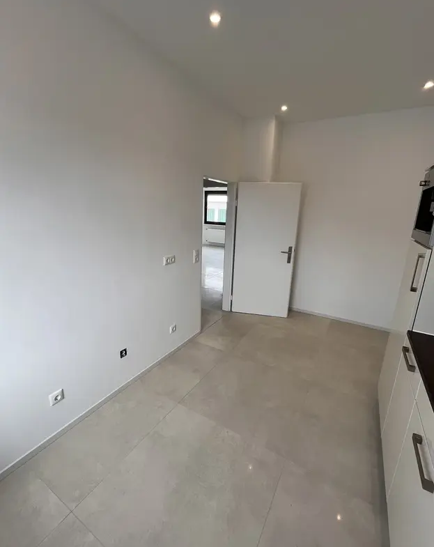 Exklusive 3 Zimmer Wohnung mit Balkon und Einbauküche in Mörfelden