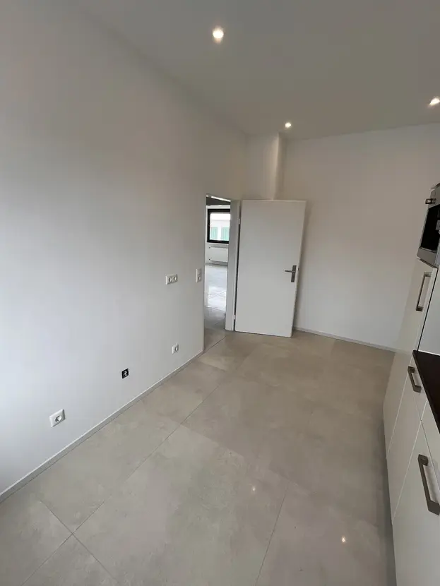 Exklusive 3 Zimmer Wohnung mit Balkon und Einbauküche in Mörfelden