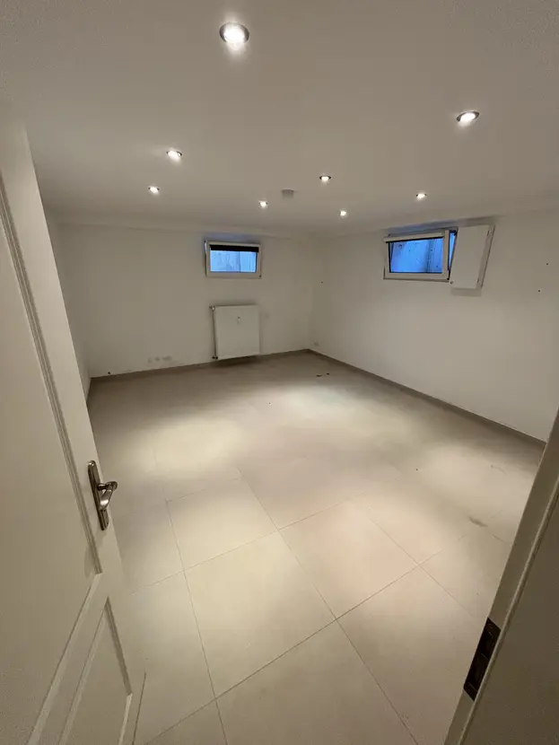 Großzügige Souterrainwohnung mit 3 Zimmern