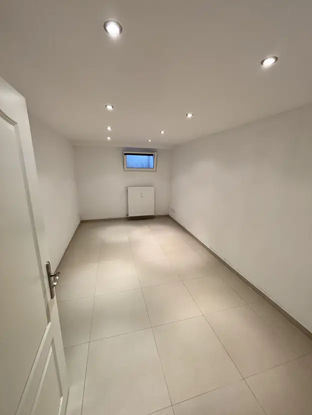 Großzügige Souterrainwohnung mit 3 Zimmern