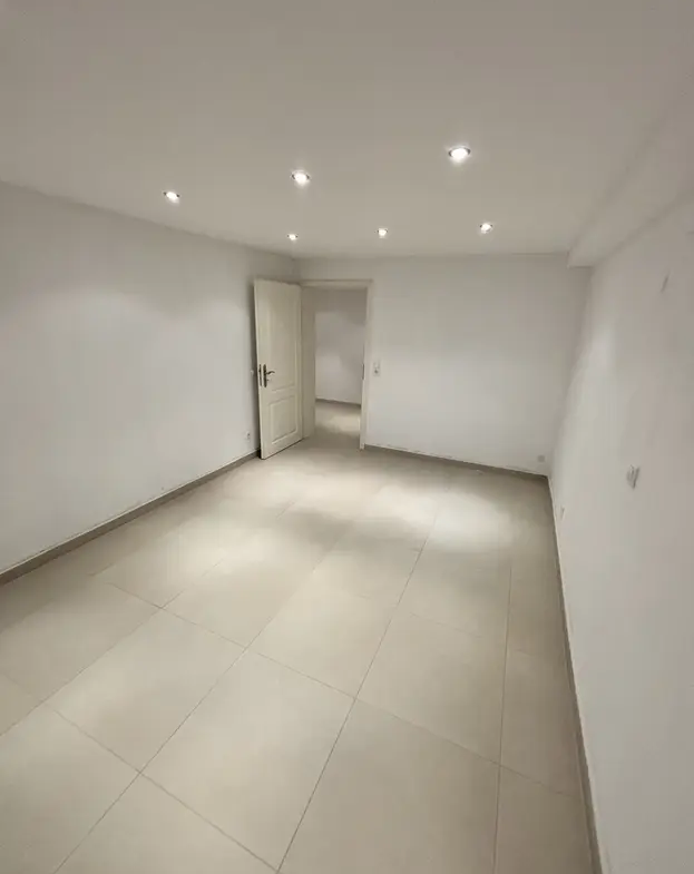 Großzügige Souterrainwohnung mit 3 Zimmern