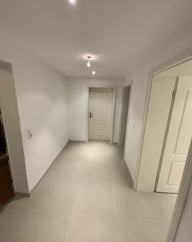 Großzügige Souterrainwohnung mit 3 Zimmern