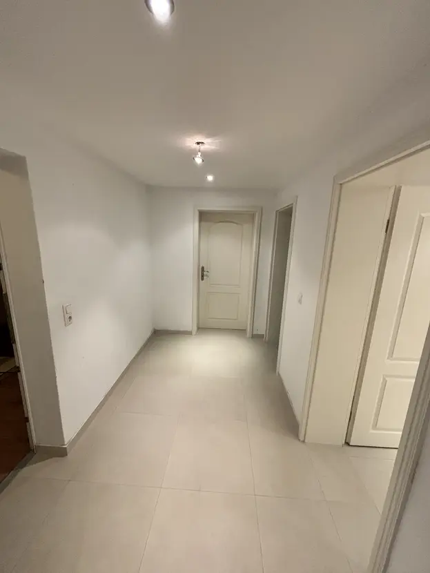 Großzügige Souterrainwohnung mit 3 Zimmern