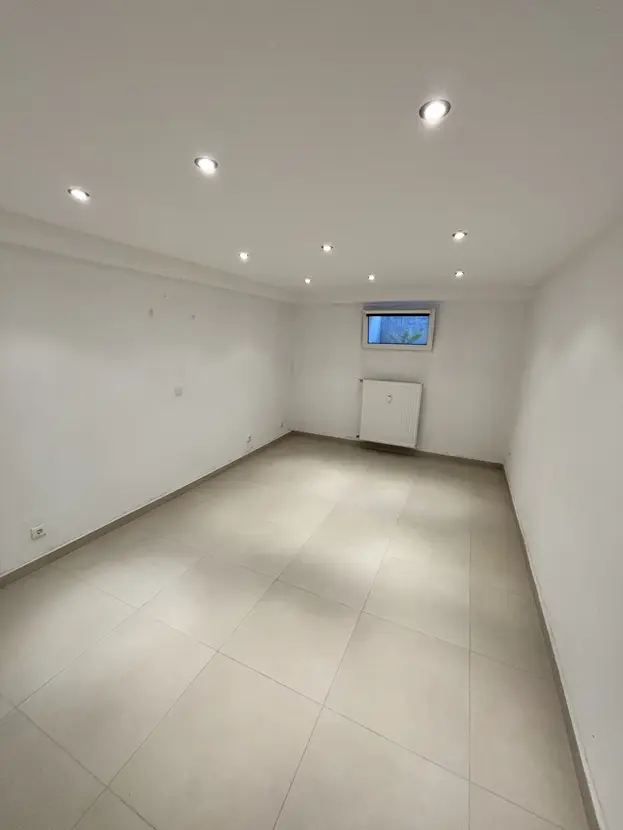 Großzügige Souterrainwohnung mit 3 Zimmern