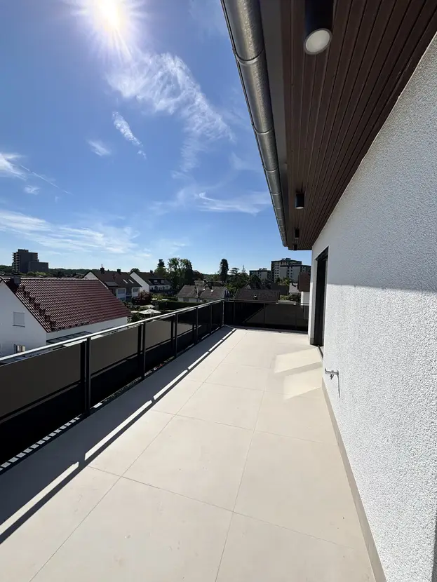 2cd9d84b-6233-4d34-b2a4-10711031379b-2057379489 Exklusive Neubau-Penthousewohnung mit weitläufiger Terrasse und besonderem Ausblick