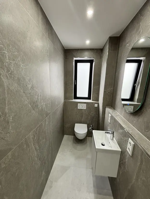 43a0067a-7bd3-43ac-88db-ddc0c98b5be4-2063313632 Luxus-Neubauwohnung mit PV-Anlage & niedrigen Energiekosten in TOP-LAGE