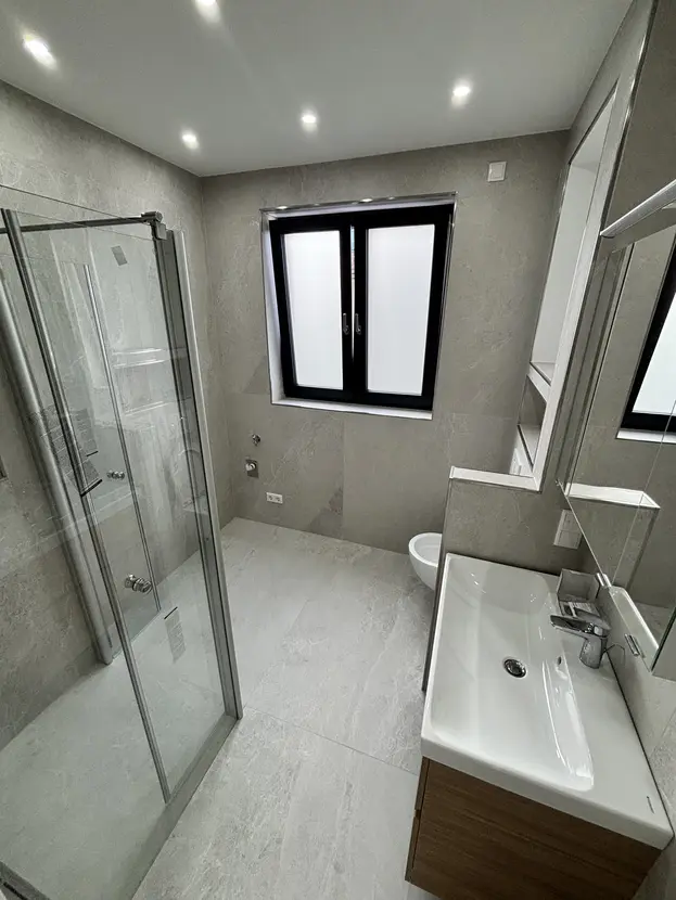 ec291c1e-02ed-4b13-bf7c-cfd87d26a29c-2063313313 Luxus-Neubauwohnung mit PV-Anlage & niedrigen Energiekosten in TOP-LAGE